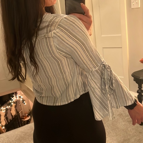 LF Seek the Label V Neck 3/4 Bell Sleeve Striped Crop Top Blouse NWT - Picture 5 of 13